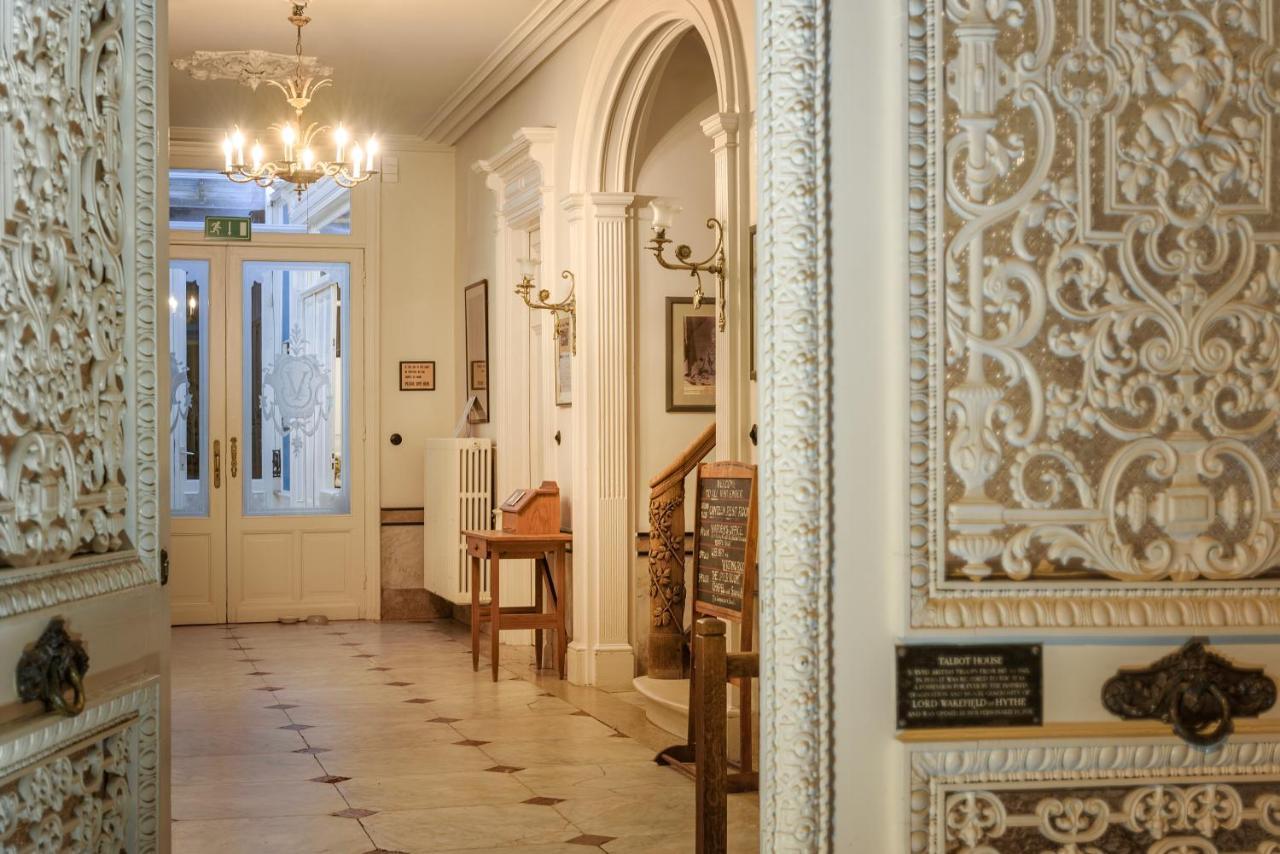 Отель Talbot House Поперинге Экстерьер фото