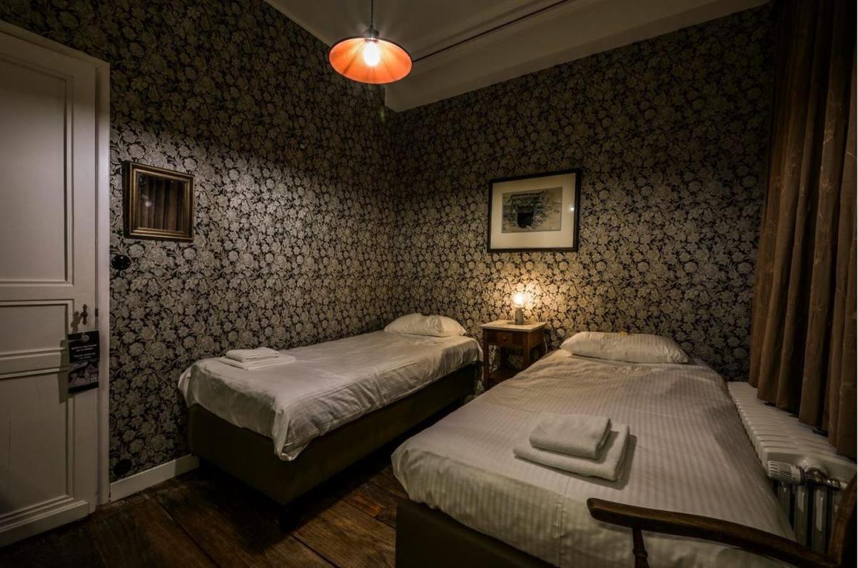 Отель Talbot House Поперинге Экстерьер фото